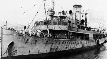 Το επιβατικό πλοίο «ΧΕΙΜΑΡΑ», που παρέσυρε στο θάνατο 383 ανθρώπους. Ανάμεσά τους 29 κομμουνιστές πολιτικοί κρατούμενοι...